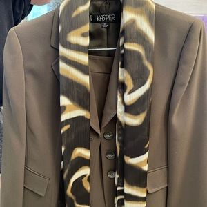 Kasper 2 piece pant suits olive green